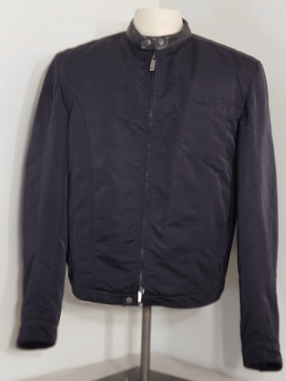 🔥 VINTAGE Emporio Armani
Nylon Bomber Jacket
Leather Collar Eagle Sz 32 Mediun